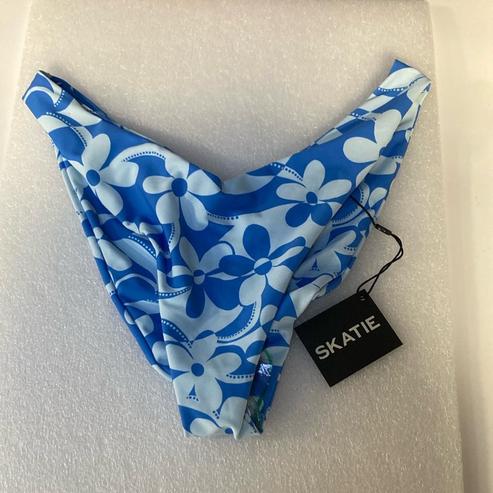 NWT size XL Skatie bikini bottoms scrunch detail